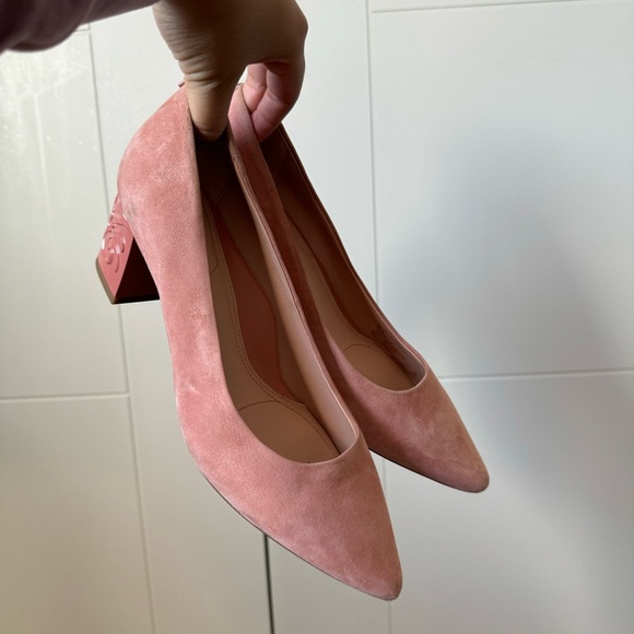 Taryn Rose block pink heel with flower detail. - Picture 1 of 8